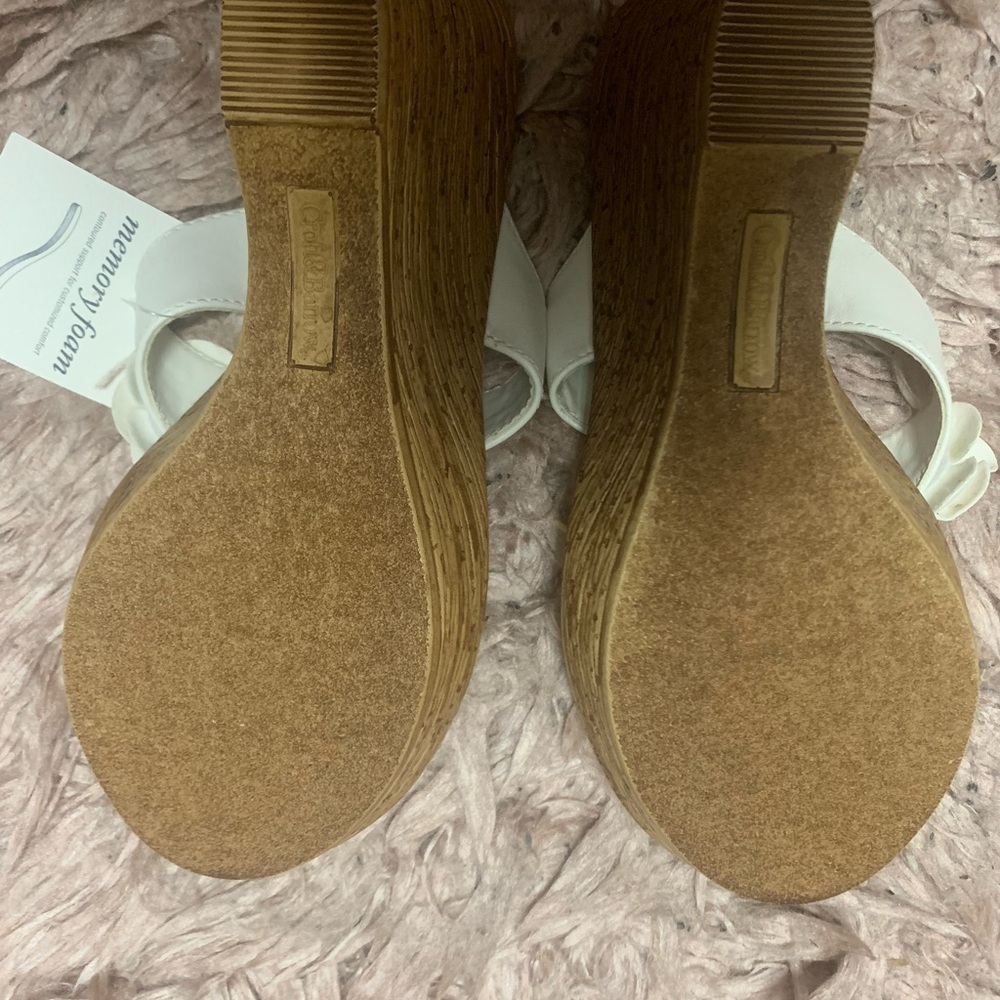 Croft & Barrow White Floral‎ Sandals - Picture 2 of 3